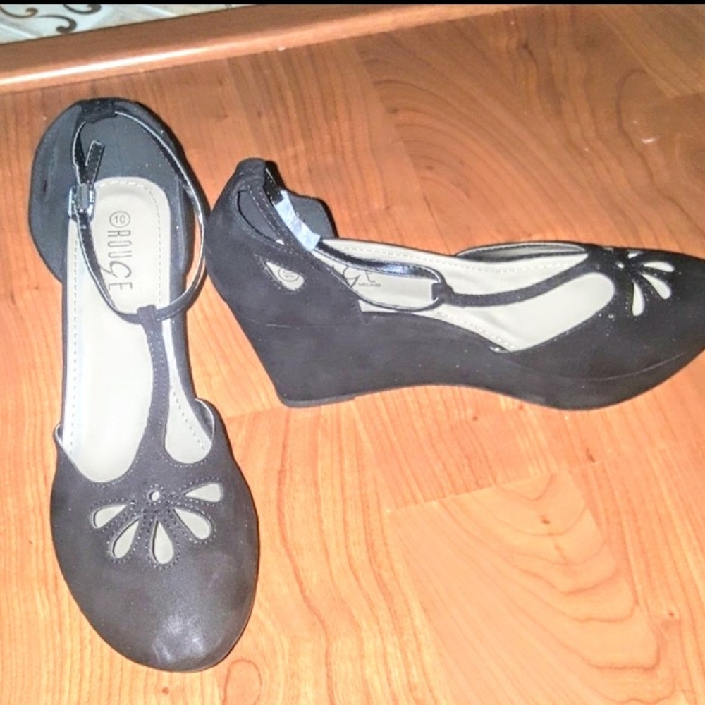 New Vegan cute black wedge Heels